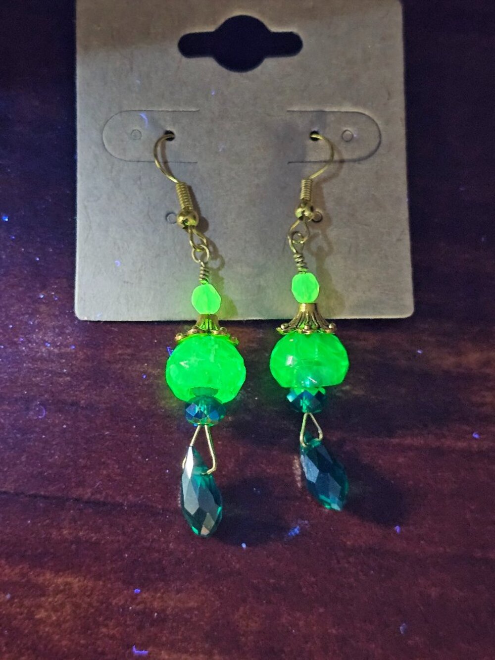 JB Originals – Urania -  Uranium Glass Necklace & Earring Set - Picture 17 of 17